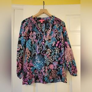 EUC Small Lilly Pulitzer Onyx  silk Elsa blouse ! Vibrant, bright lively colors!